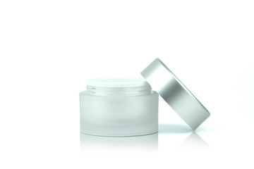 Mock up a empty container cream jar for cosmetic is uncover, isolated on white background with clipping path.