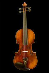 Fototapeta na wymiar Beautiful vintage violin isolated with clipping path.