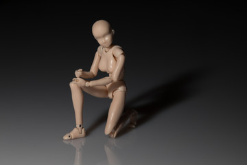 Kniende Figurine - Frau