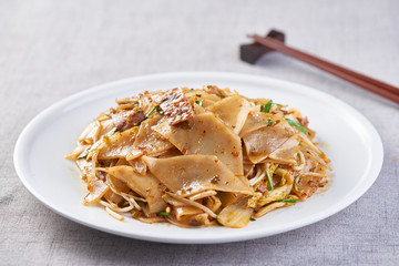 Fried rice noodles
