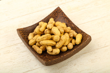 Unpeeled peanuts