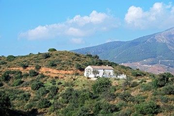 Obraz premium View across countryside towards the Sierra de Mijas mountains with a traditional Spanish finca in the foreground near Fuengirola, Spain.