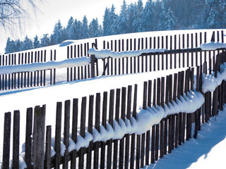 Malowniczy zimowy pejzaże górskich krajobrazów w słonecznym świetl - obrazy, fototapety, plakaty