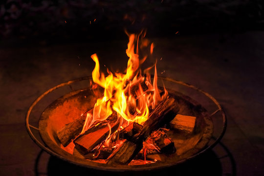 焚き火 の画像 428 754 件の Stock 写真 ベクターおよびビデオ Adobe Stock