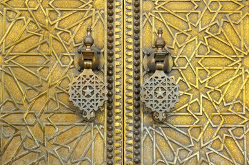 Messing-Türklopfer am Eingangstor zum Königspalast, Dar el Makhzen, Fès, Marokko, Afrika