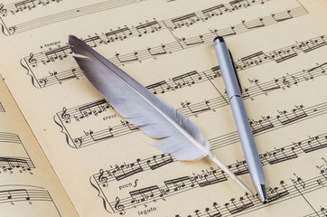 Fototapeta premium Pen and pen lie on the stave.