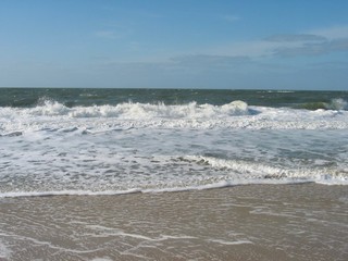 Brandung am Strand von Wenningstedt auf Sylt (Schleswig-Holstein)