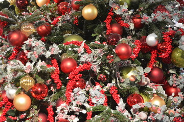 Obraz na płótnie Canvas christmas balls on the tree