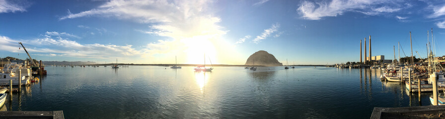 Naklejka premium Abendliches Panorama in Morro Bay