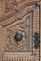 Details doorknob on the old carved door