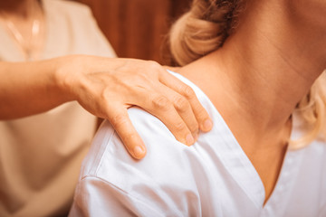 Obraz na płótnie Canvas Close up of a skilled professional masseuses hand