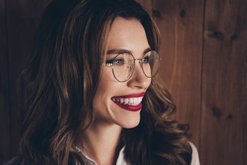 Close-up portrait of nice lovely attractive charming cheerful cheery positive optimistic wavy-haired lady manager agent broker secretary assistant work place station over wooden wall