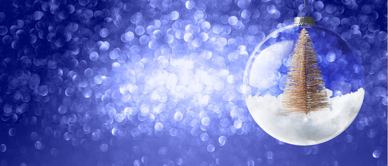 Schöne Weihnachtskugel mit Weihnachtsbaum