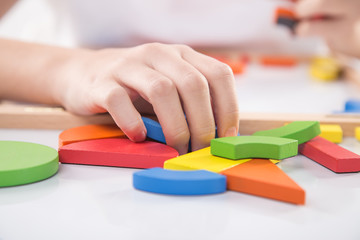 Terapia ręki. Ćwiczenia na sprawność ruchową dłoni i palców.  © doroguzenda