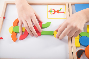 Terapia ręki. Ćwiczenia na sprawność ruchową dłoni i palców.  © doroguzenda