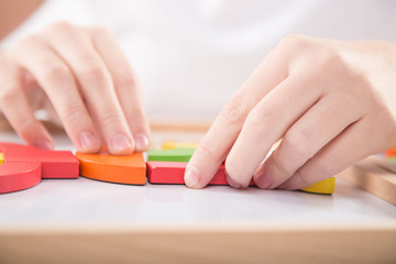 Terapia ręki. Ćwiczenia na sprawność ruchową dłoni i palców.  © doroguzenda