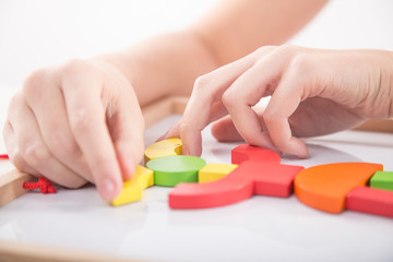 Terapia ręki. Ćwiczenia na sprawność ruchową dłoni i palców.  © doroguzenda