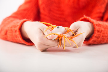 Terapia ręki. Ćwiczenia na sprawność ruchową dłoni i palców.  © doroguzenda