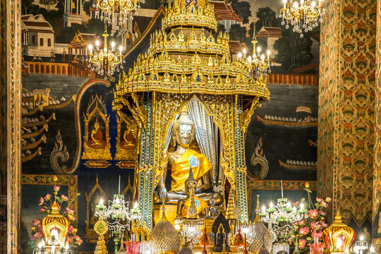 Image of Buddha in the Wat Pathum Wanaram temple. Bangkok, Thailand.