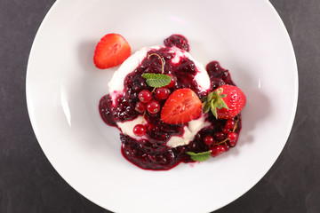 panna cotta with berry sauce