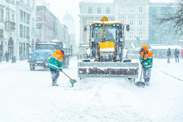 people cleaning city streets after snowstorm - obrazy, fototapety, plakaty