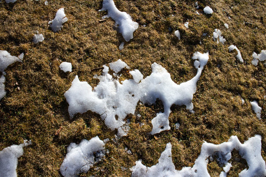 Nieve fundi&eacute;ndose