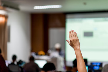 Hold hands up in the operator's meeting room. There is space for copying.