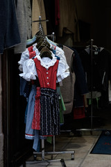 Fototapeta na wymiar Bayerische Trachten auf einem Garderobenständer