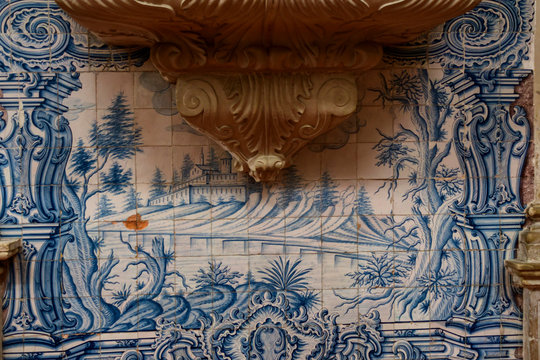 panos de azulejos do s&eacute;c. XVIII, atribu&iacute;dos a Salvador Sousa Carvalho , localizado na catedral da s&eacute; de Aveiro, sem pessoas, em cores, em alta resolu&ccedil;&atilde;o