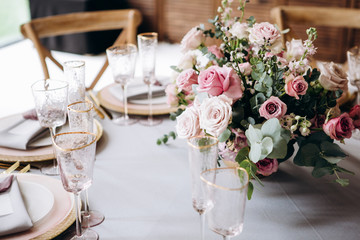 Beautiful decoration fo the wedding table.