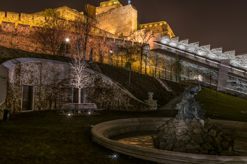 Fototapeta na wymiar Budapest castle from under