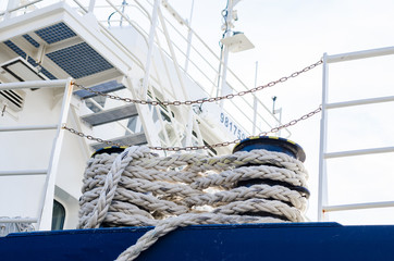 Mooring bollard with a fixed rope on the ship