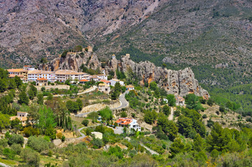 Fototapeta na wymiar Guadalest Dorf in den Felsen, Costa Blanca in Spanien - Guadalest, Village in rocky mountains, Costa Blanca