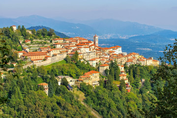 Fototapeta na wymiar Sacro Monte di Varese - the village Sacro Monte di Varese