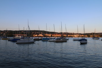 Fototapeta na wymiar sunset over boats in a marina