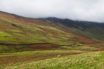 Fototapeta premium Hills of the Honister Pass with Autumn colors