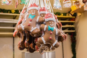 Lebkuchenmännchen hängend Weihnachtsmarkt