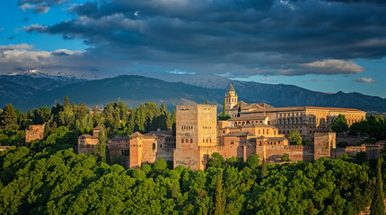 Fototapeta na wymiar Famous Alhambra in sunset