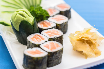 White plate with salmao sushis, wasabi and ginger