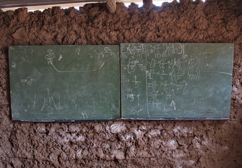 Tafel in einer mosambikanischen Dorfschule, Provinz Gaza