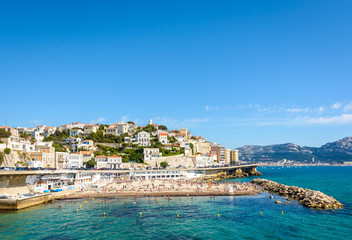 General view of the Prophet beach in Marseille, France, a very popular family beach located on the Kennedy corniche, on a hot and sunny spring day. - obrazy, fototapety, plakaty