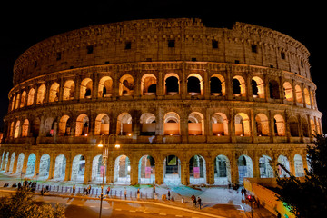 Fototapeta na wymiar Colosseum by night 