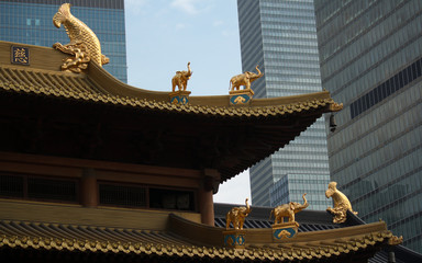 elephants as roof top decoration in a chinese temple