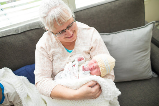 Home Birth  / Newborn / Midwife
