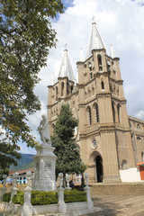 Fototapeta na wymiar Basílica Menor de la Inmaculada Concepción. Jardín, Antioquia, Colombia
