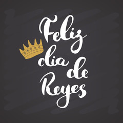Feliz Dia de Reyes, Happy Day of kings, Calligraphic Lettering. Typographic Greetings Design. Calligraphy Lettering for Holiday Greeting. Hand Drawn Lettering Text Vector illustration on chalkboard