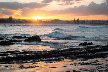 Naklejka premium Sunset Sunrise Ocean Long Exposure Currumbin beach Wave Rocks Background Orange Yellow Golden time