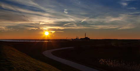 Fototapeta premium Spiekeroog Hafen Sonnenuntergang