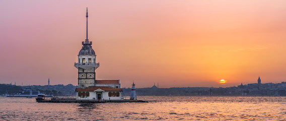 Fototapeta na wymiar Maiden tower, Istanbul, Turkey