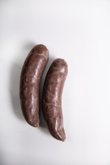 Kaszanka.  Parzona kaszanka na białym tle.